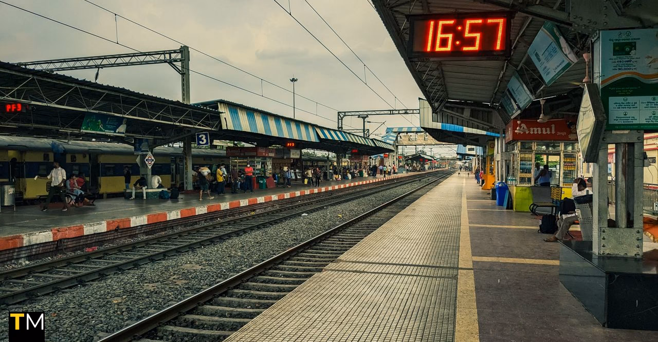 Central Railway Standardises Items for Sale at Grocery Kiosks at Stations